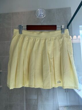 ALO Yoga Pale Yellow Pleated Circle Skater Skirt